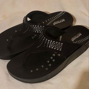 Aerosoft black and silver sandles